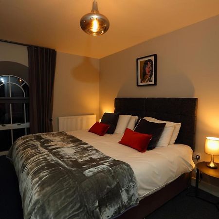 The Poppy Fields Abode Apartment Рил Екстериор снимка